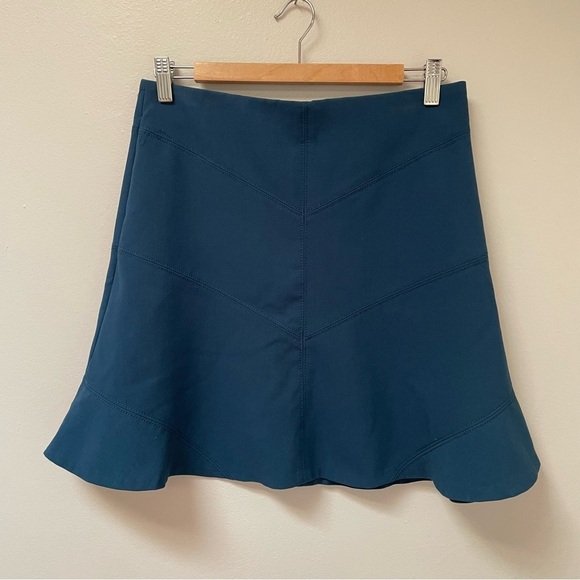 LOFT Dresses & Skirts - LOFT flutter mini skirt size 4